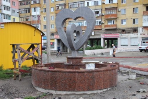 Магазин "Візит" дарує Кіровограду новий фонтан